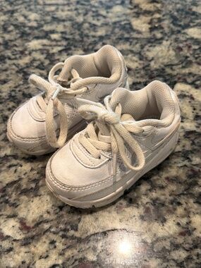 Nike boys shoes 5c